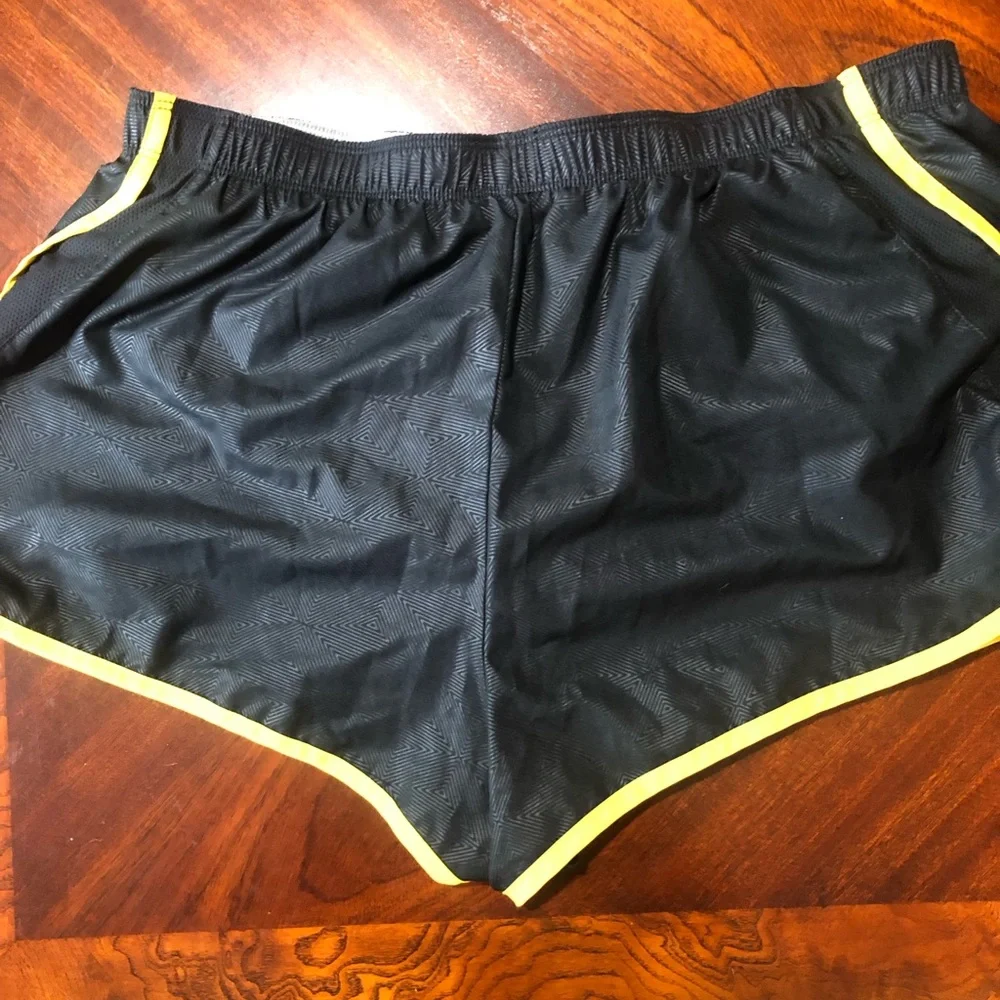 Nike womens active live‎ strong shorts size large